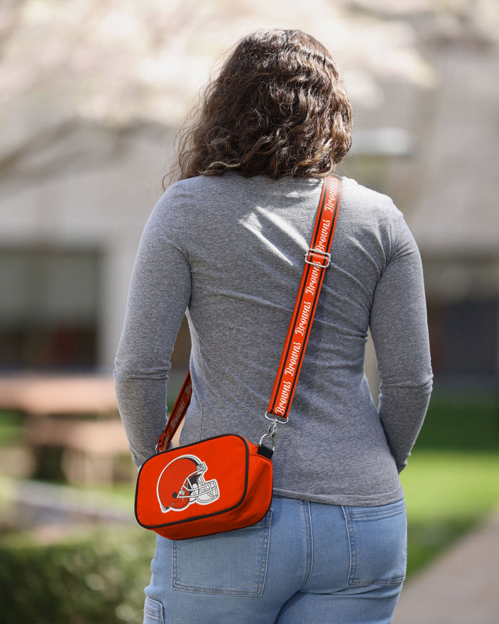 Cleveland Browns Team Logo Crossbody Bag FOCO - FOCO.com