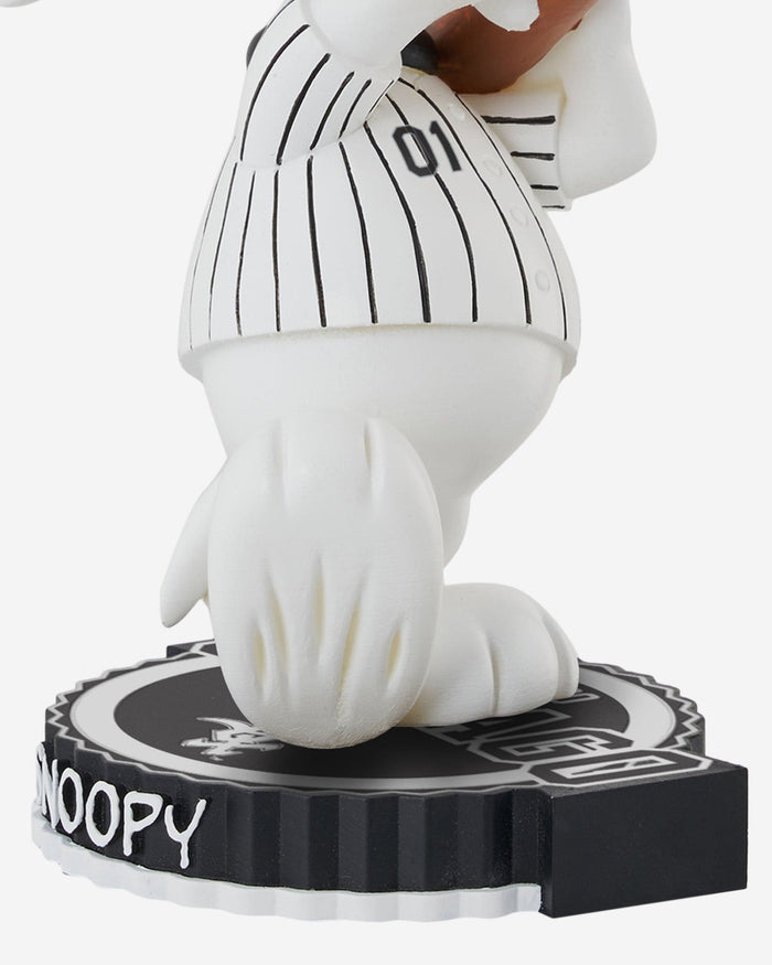 Chicago White Sox Snoopy Peanuts Bighead Bobblehead FOCO - FOCO.com