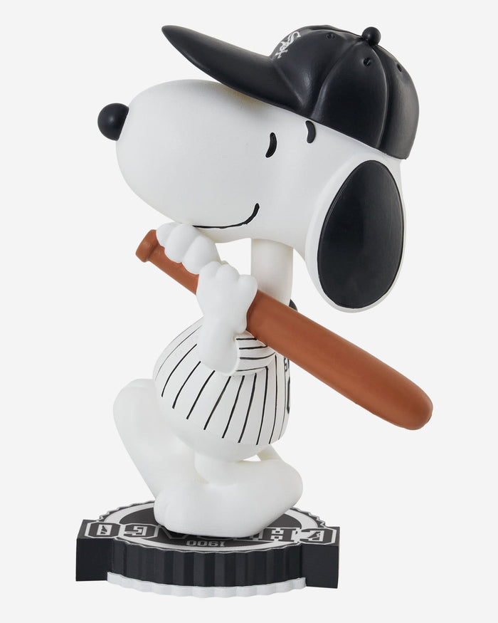 Chicago White Sox Snoopy Peanuts Bighead Bobblehead FOCO - FOCO.com