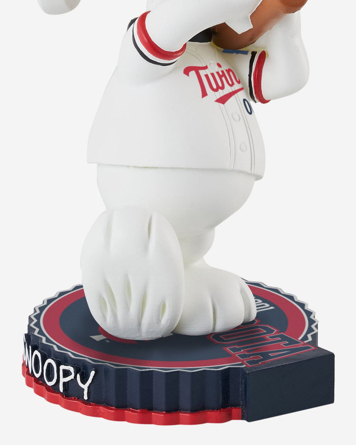 Minnesota Twins Snoopy Peanuts Bighead Bobblehead FOCO - FOCO.com