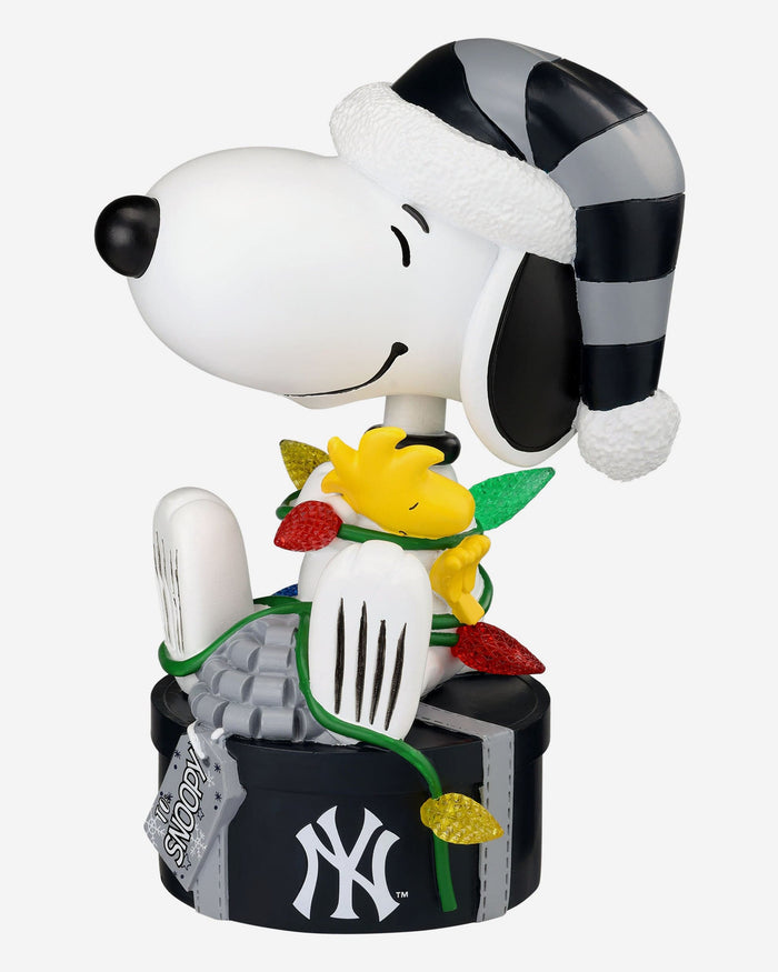 New York Yankees Snoopy & Woodstock Peanuts Christmas Light Up Bobblehead FOCO - FOCO.com