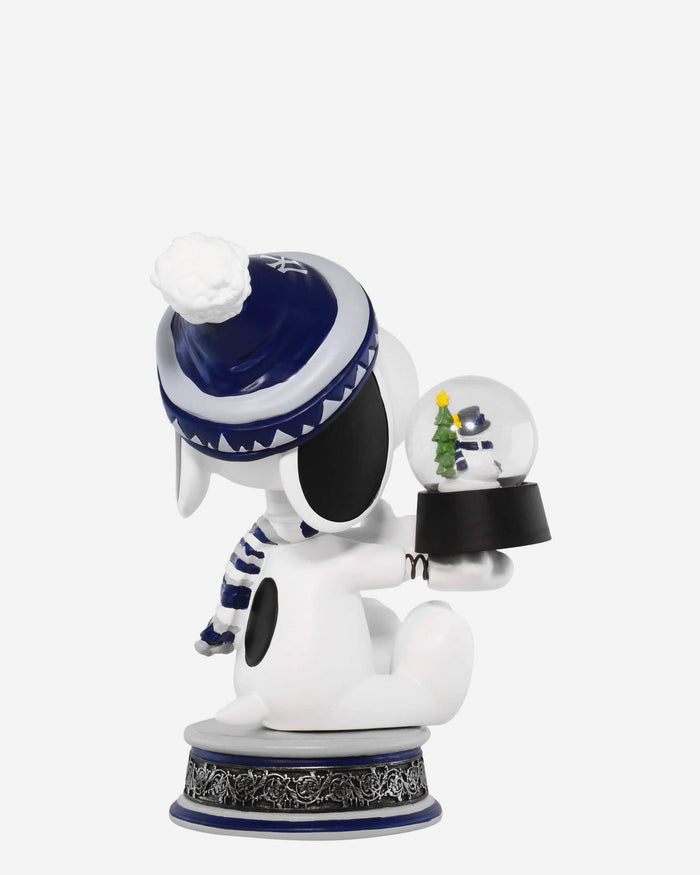 New York Yankees Snoopy Peanuts Snow Globe Bobblehead FOCO - FOCO.com