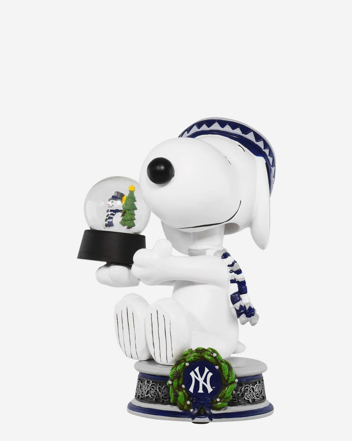 New York Yankees Snoopy Peanuts Snow Globe Bobblehead FOCO - FOCO.com