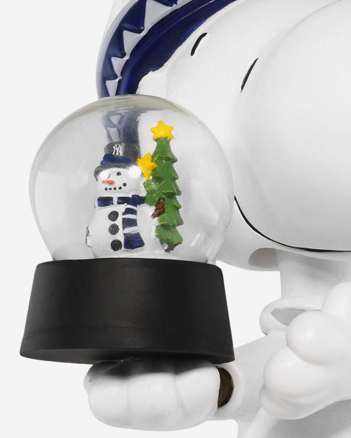 New York Yankees Snoopy Peanuts Snow Globe Bobblehead FOCO - FOCO.com