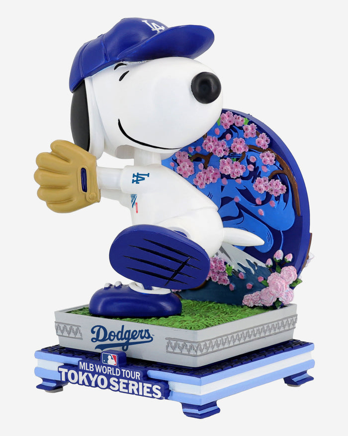 Los Angeles Dodgers Snoopy Peanuts 2025 Tokyo Series Bobblehead FOCO - FOCO.com