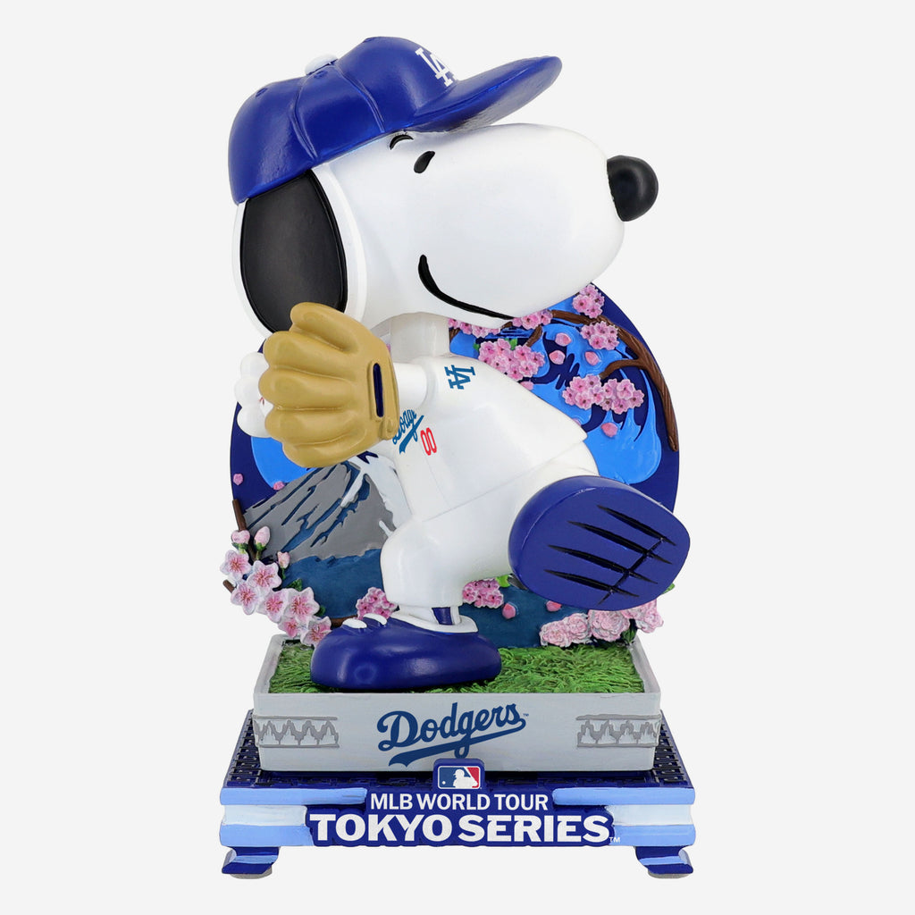 Los Angeles Dodgers Snoopy Peanuts 2025 Tokyo Series Bobblehead FOCO - FOCO.com