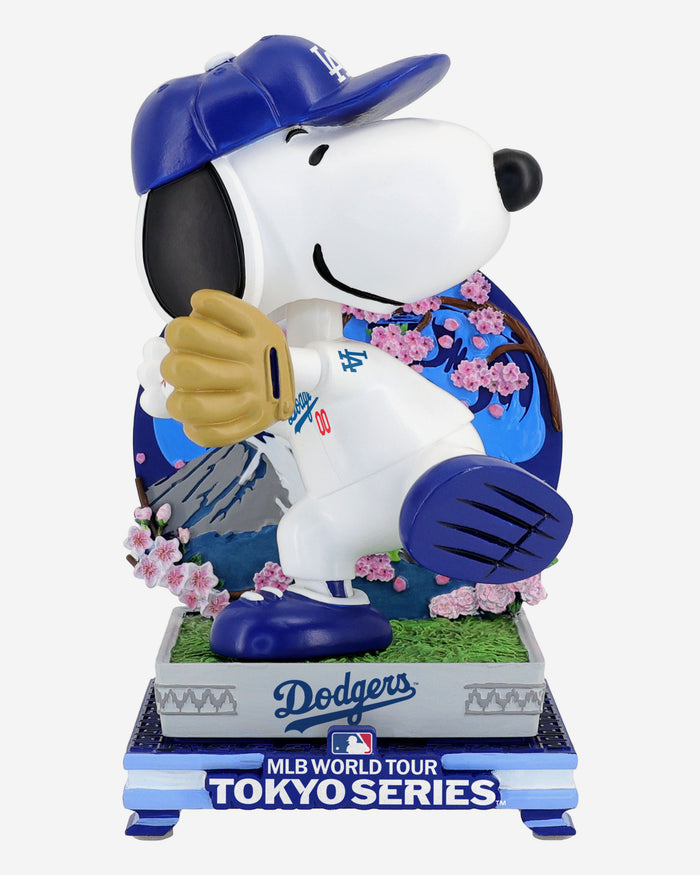 Los Angeles Dodgers Snoopy Peanuts 2025 Tokyo Series Bobblehead FOCO - FOCO.com