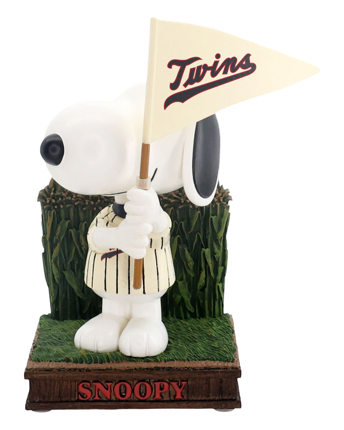 Minnesota Twins Snoopy Peanuts 2026 Dyersville Cornfield Mini Bobblehead FOCO - FOCO.com