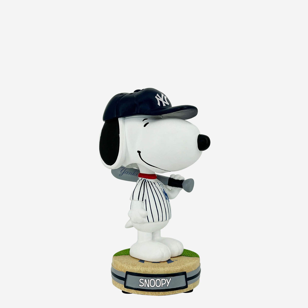 New York Yankees Snoopy Peanuts Mini Bighead Bobblehead FOCO - FOCO.com