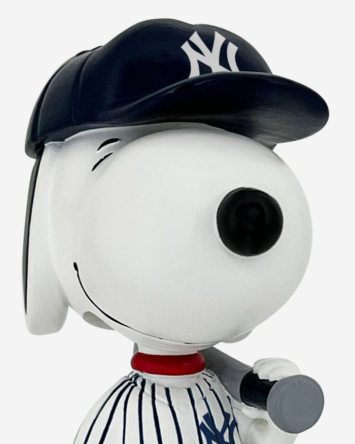 New York Yankees Snoopy Peanuts Mini Bighead Bobblehead FOCO - FOCO.com