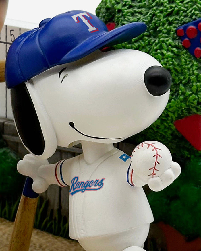 Texas Rangers Charlie Brown & Snoopy Peanuts 2023 World Series Champions Trophy Dual Bobblehead FOCO - FOCO.com
