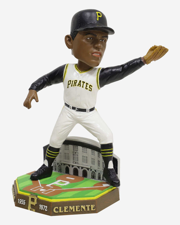 Roberto Clemente Pittsburgh Pirates Retired Pro Gate Series Bobblehead FOCO - FOCO.com