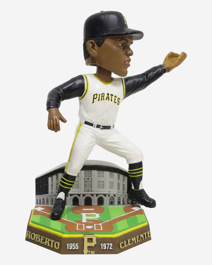 Roberto Clemente Pittsburgh Pirates Retired Pro Gate Series Bobblehead FOCO - FOCO.com