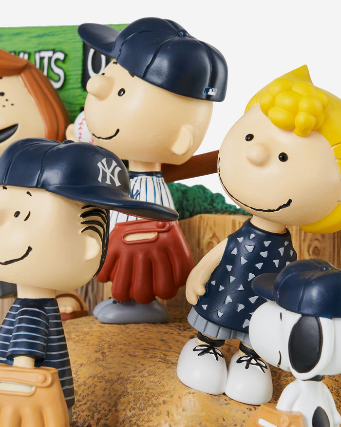 New York Yankees Peanuts Gang Baseball Field Mini Bobblehead Scene FOCO - FOCO.com