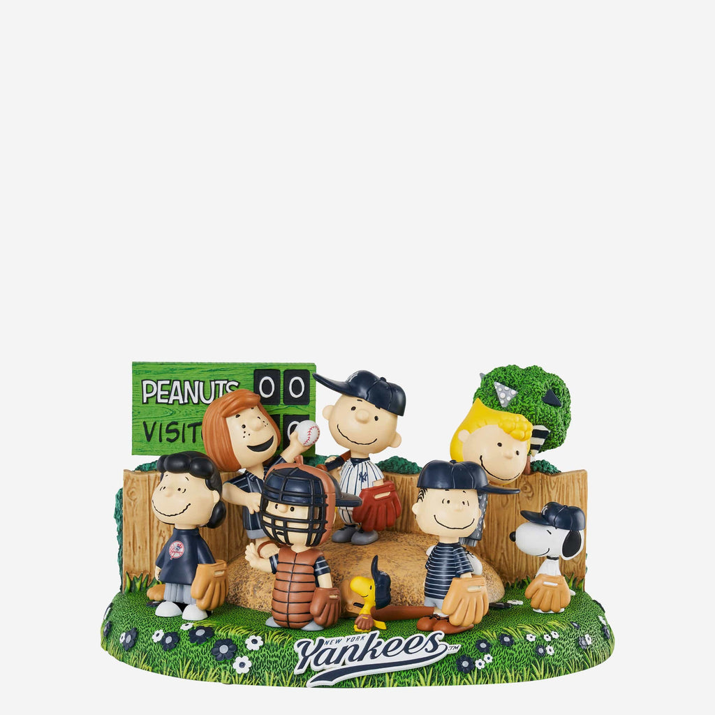 New York Yankees Peanuts Gang Baseball Field Mini Bobblehead Scene FOCO - FOCO.com