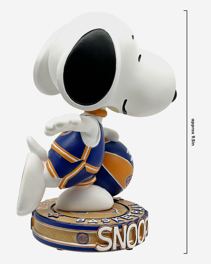 New York Knicks Snoopy Peanuts Bighead Bobblehead FOCO - FOCO.com