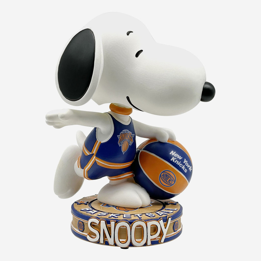 New York Knicks Snoopy Peanuts Bighead Bobblehead FOCO - FOCO.com