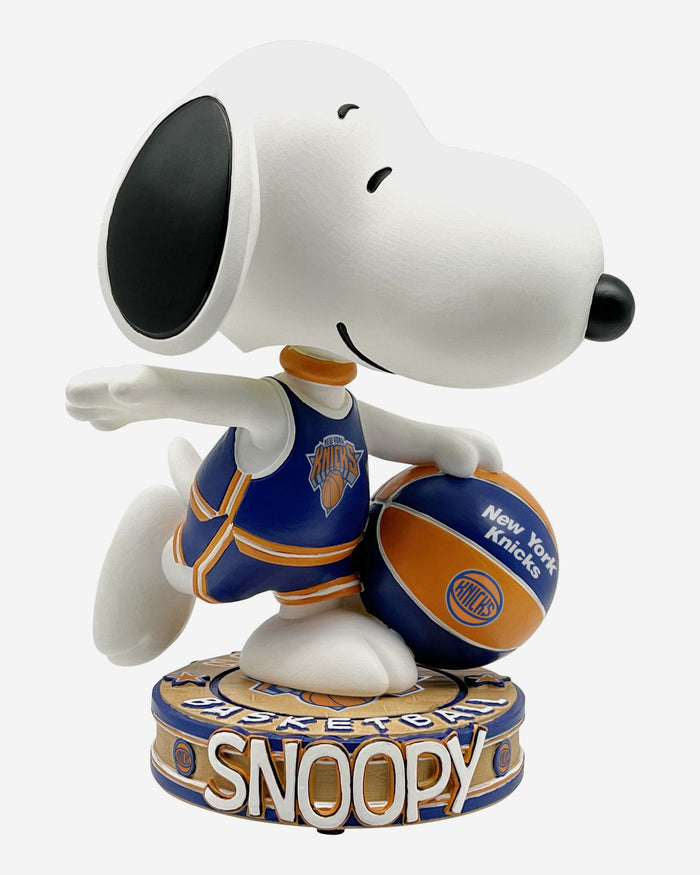 New York Knicks Snoopy Peanuts Bighead Bobblehead FOCO - FOCO.com