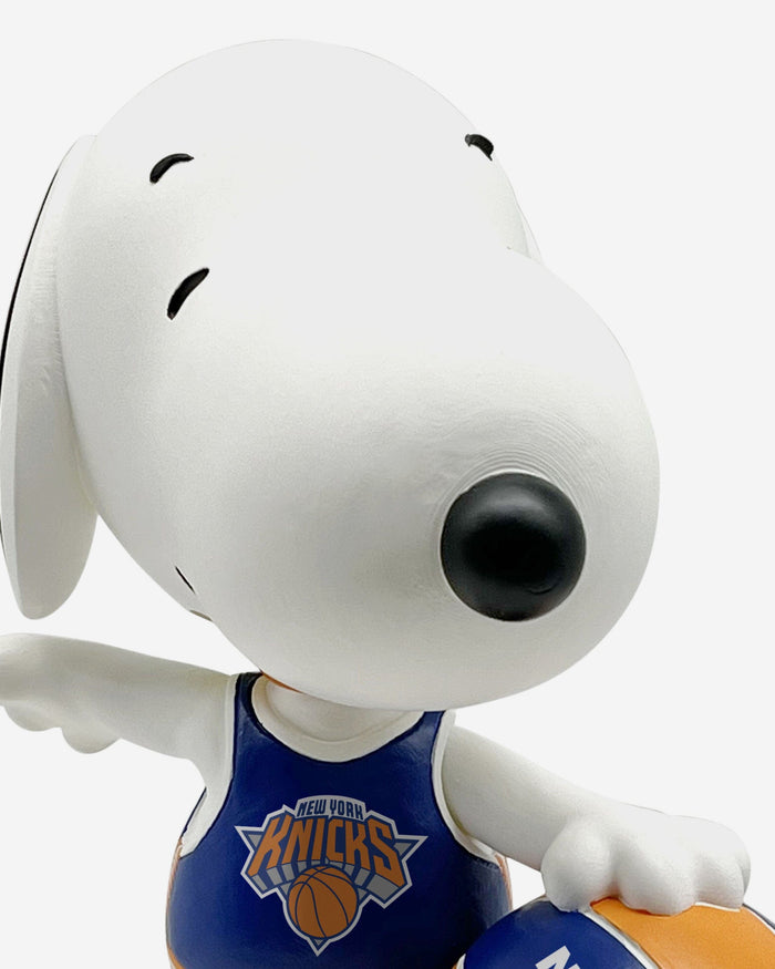 New York Knicks Snoopy Peanuts Bighead Bobblehead FOCO - FOCO.com