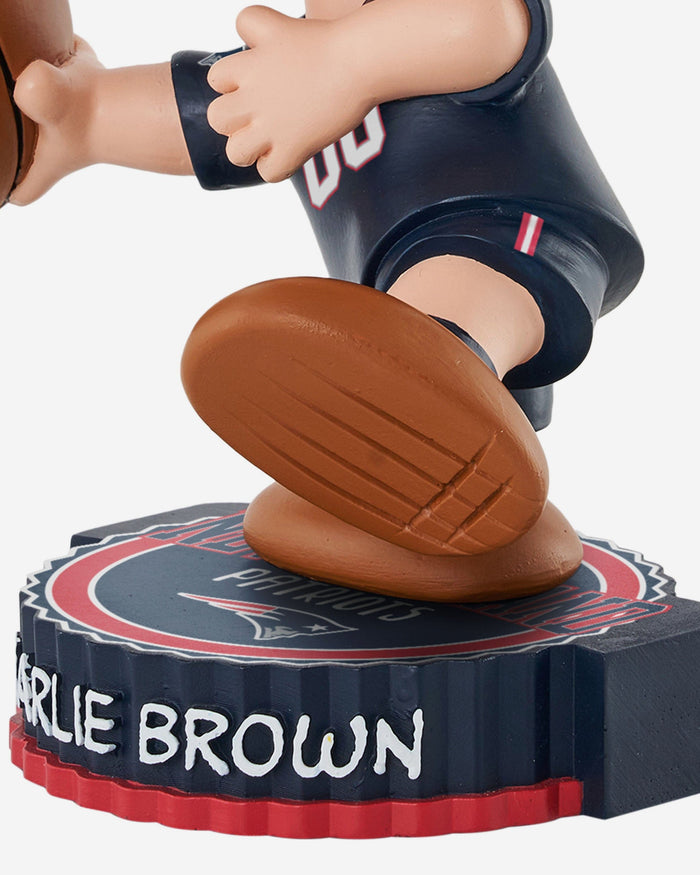 New England Patriots Charlie Brown Peanuts Bighead Bobblehead FOCO - FOCO.com