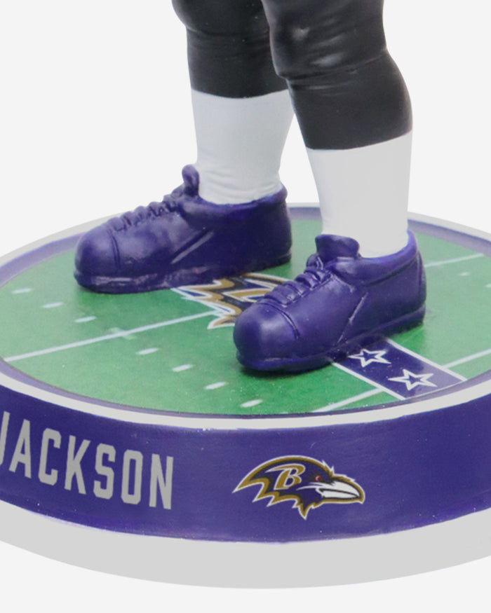 Lamar Jackson Baltimore Ravens Field Stripe Bighead Bobblehead FOCO - FOCO.com