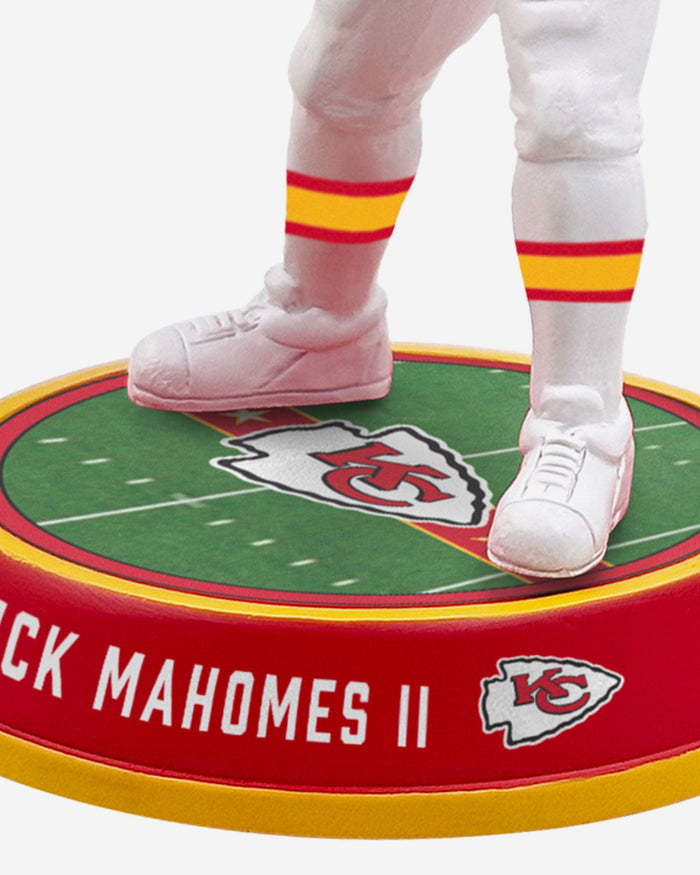 Patrick Mahomes Kansas City Chiefs Field Stripe Bighead Bobblehead FOCO - FOCO.com