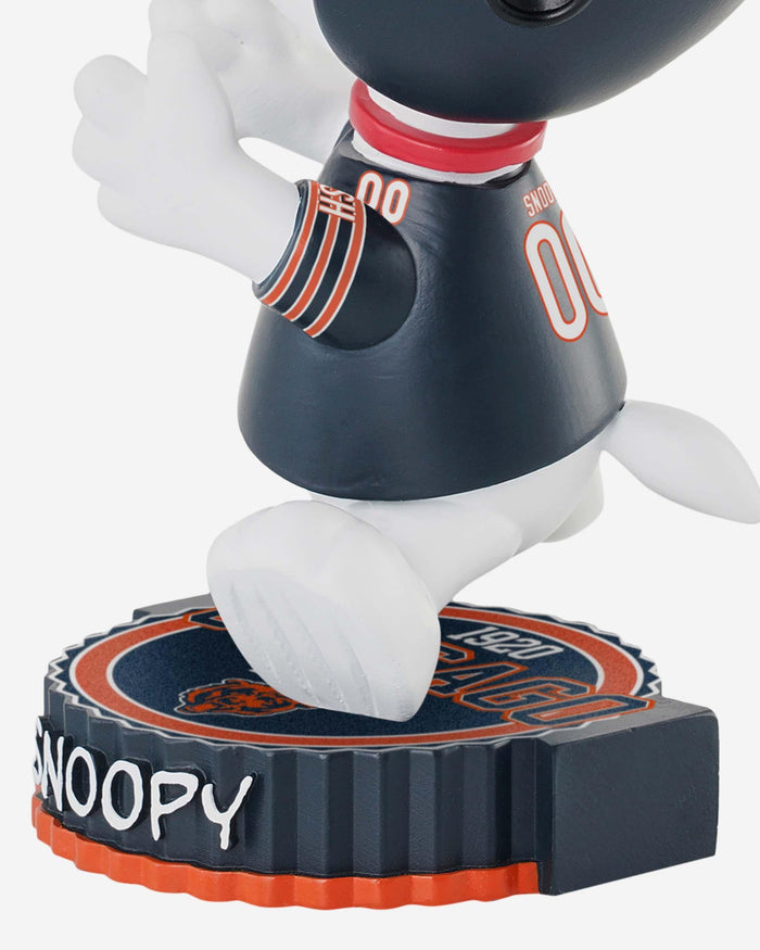 Chicago Bears Snoopy Peanuts Bighead Bobblehead FOCO - FOCO.com