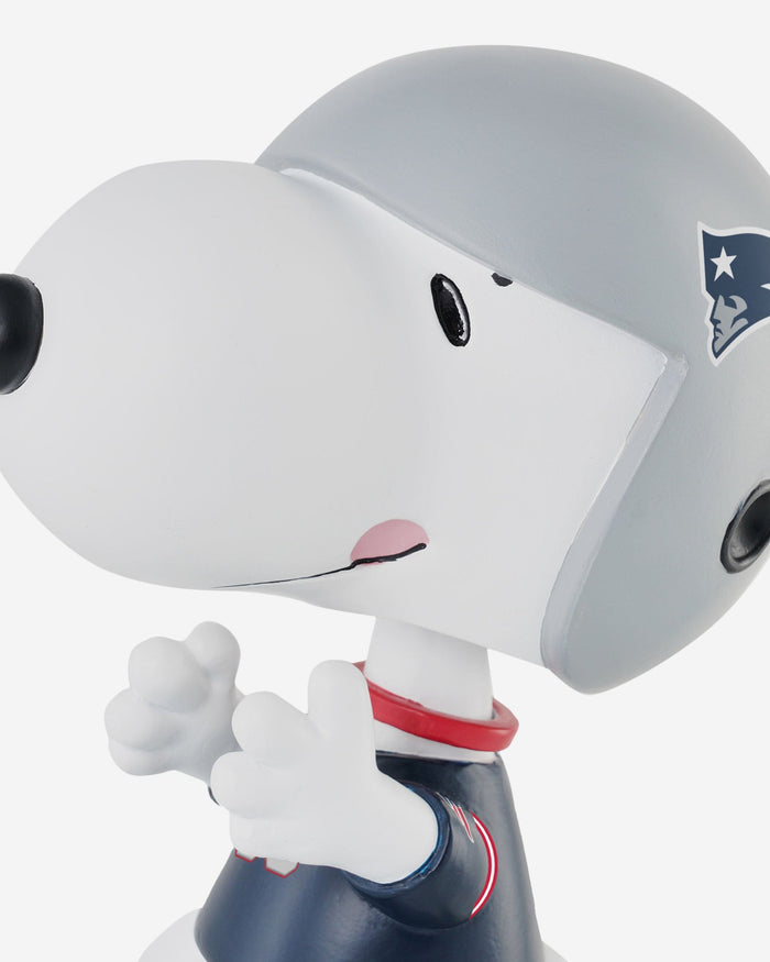 New England Patriots Snoopy Peanuts Bighead Bobblehead FOCO - FOCO.com