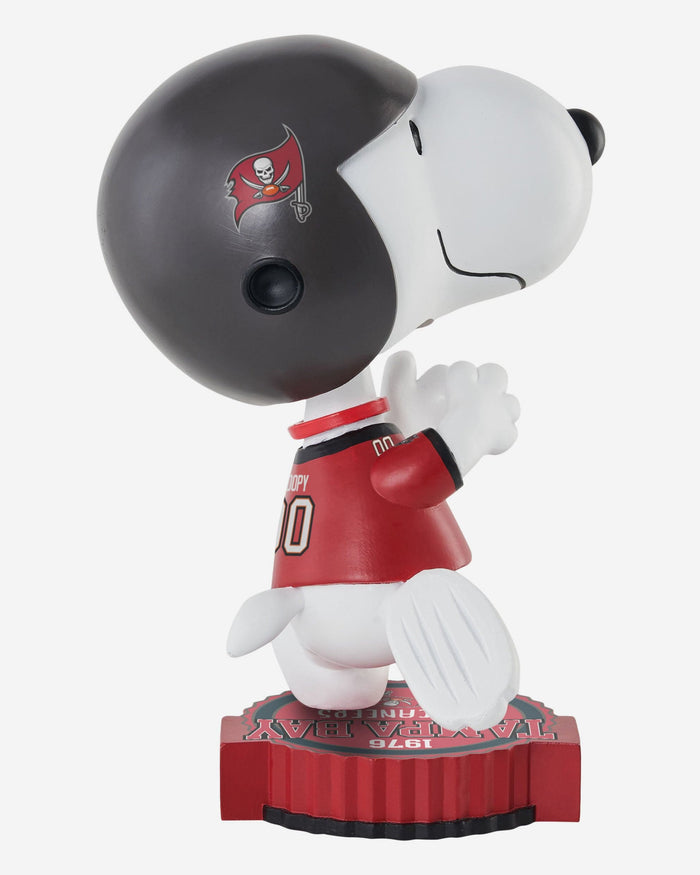 Tampa Bay Buccaneers Snoopy Peanuts Bighead Bobblehead FOCO - FOCO.com