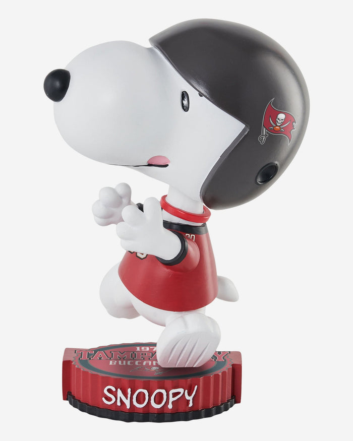 Tampa Bay Buccaneers Snoopy Peanuts Bighead Bobblehead FOCO - FOCO.com