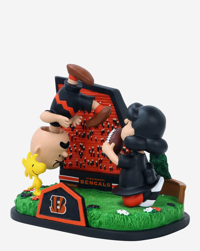 Cincinnati Bengals Peanuts Football Kickoff Mini Bobblehead Scene FOCO - FOCO.com