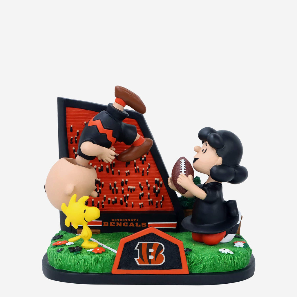 Cincinnati Bengals Peanuts Football Kickoff Mini Bobblehead Scene FOCO - FOCO.com