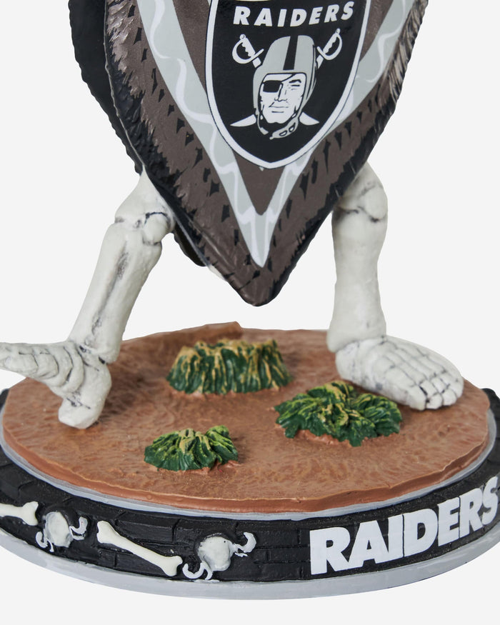 Las Vegas Raiders Calavera Glow in the Dark Bobblehead FOCO - FOCO.com