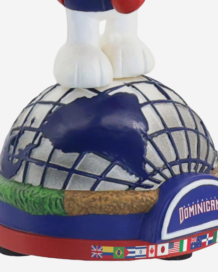 Dominican Republic Snoopy Peanuts 2026 World Baseball Classic Bobblehead FOCO - FOCO.com