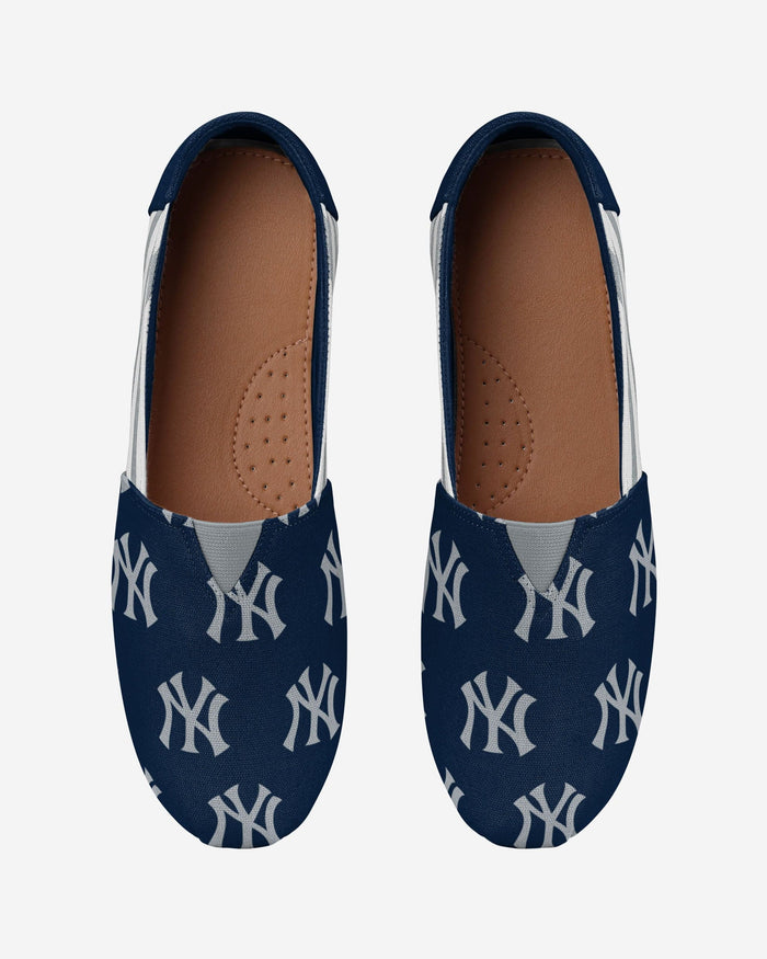 New York Yankees Womens Stripe Canvas Shoe FOCO - FOCO.com