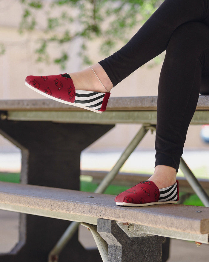 Arkansas Razorbacks Womens Stripe Canvas Shoe FOCO - FOCO.com