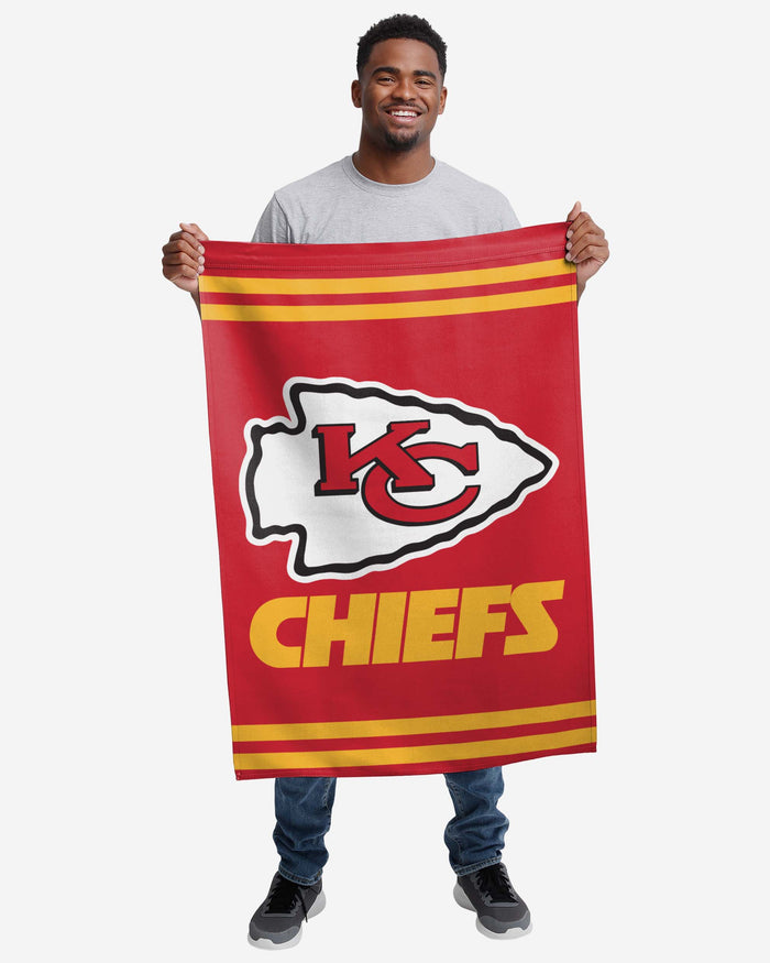 Kansas City Chiefs Big Logo Vertical Flag FOCO - FOCO.com