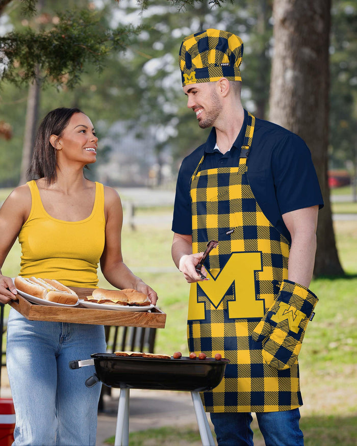 Michigan Wolverines Plaid Chef Set FOCO - FOCO.com