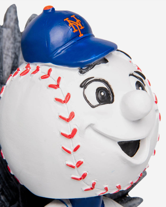 Game of Thrones™ New York Mets Mr Met Mascot Bobblehead FOCO - FOCO.com