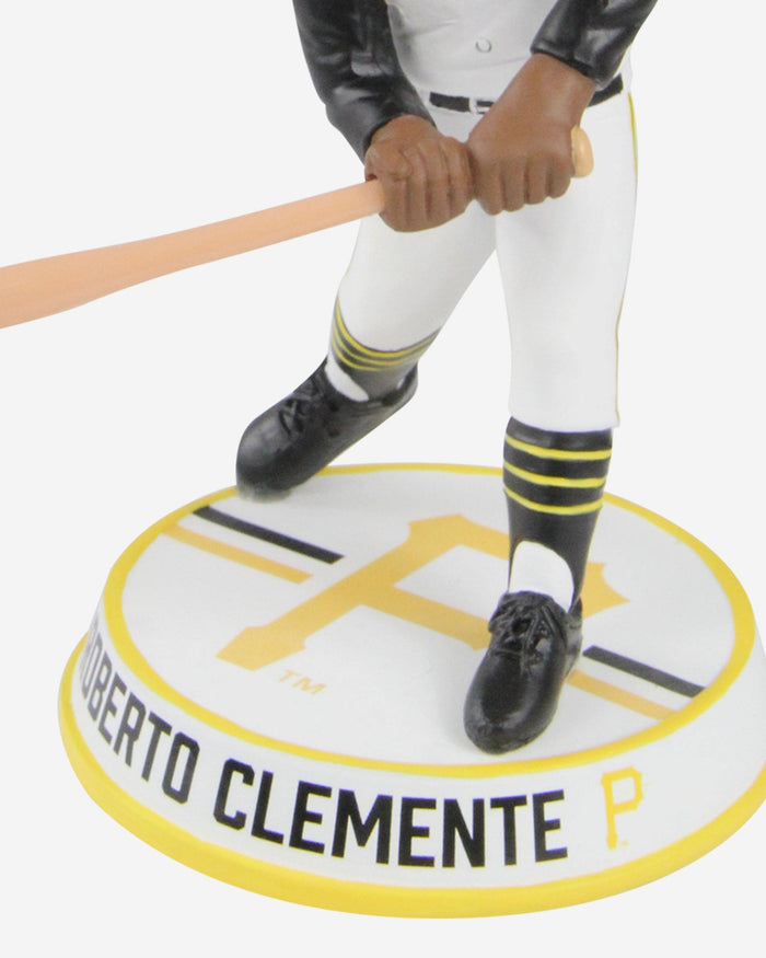 Roberto Clemente Pittsburgh Pirates Bighead Bobblehead FOCO - FOCO.com