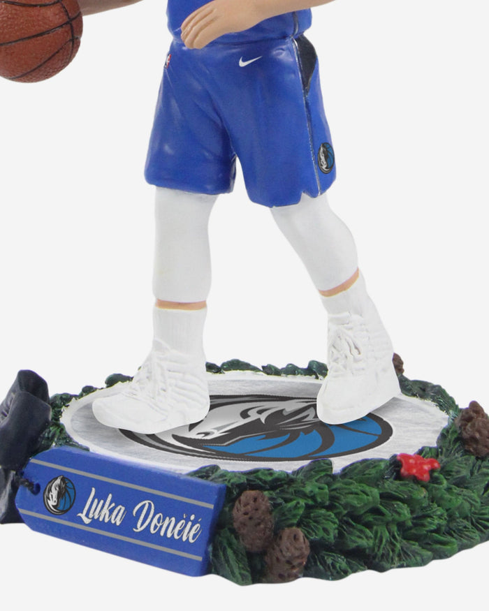 Luka Doncic Dallas Mavericks Holiday Wreath Bighead Bobblehead FOCO - FOCO.com