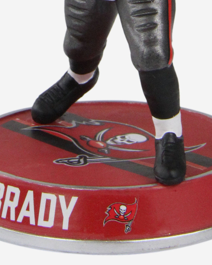 Tom Brady Tampa Bay Buccaneers Bighead Bobblehead FOCO - FOCO.com