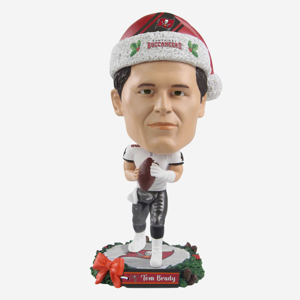Tom Brady Tampa Bay Buccaneers Holiday Wreath Bighead Bobblehead FOCO - FOCO.com