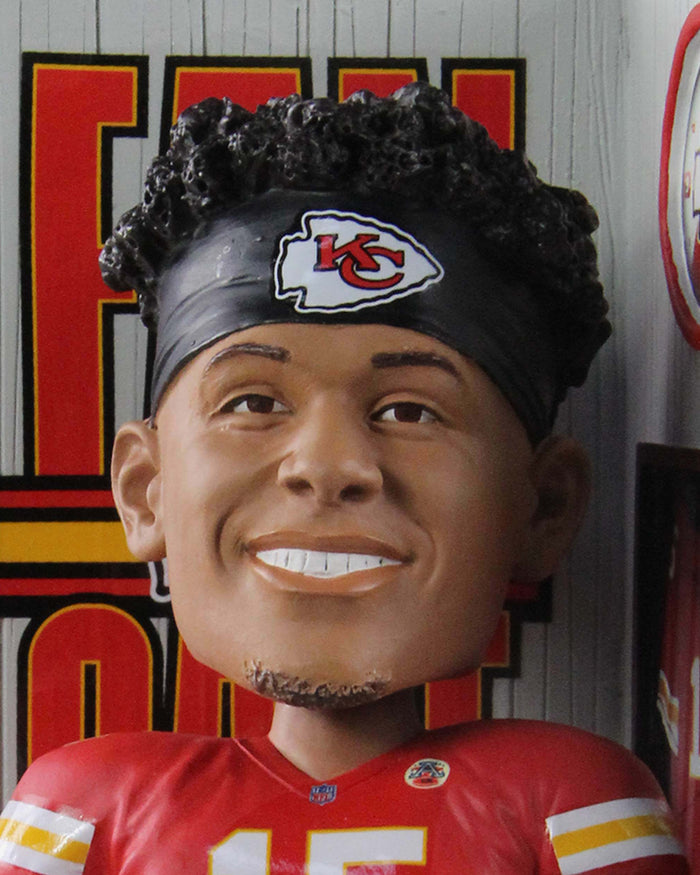 Patrick Mahomes Kansas City Chiefs Fancave Bobblehead FOCO - FOCO.com