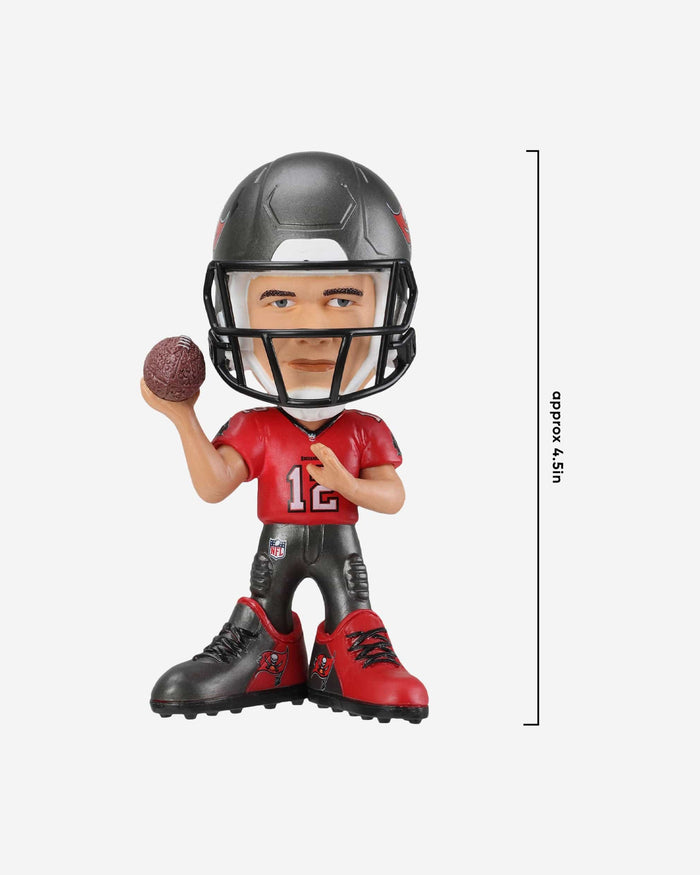 Tom Brady Tampa Bay Buccaneers Vinyl Showstomperz Bobblehead FOCO - FOCO.com