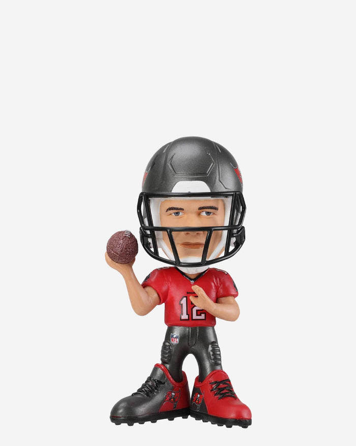 Tom Brady Tampa Bay Buccaneers Vinyl Showstomperz Bobblehead FOCO - FOCO.com