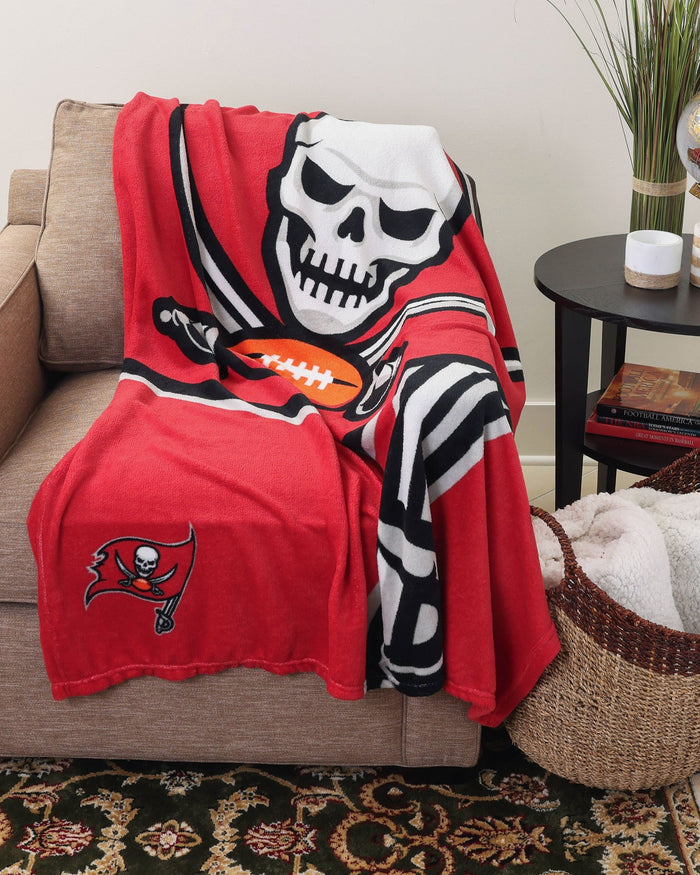 Tampa Bay Buccaneers Supreme Slumber Plush Throw Blanket FOCO - FOCO.com