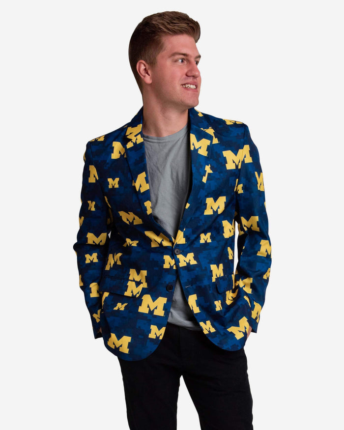 Michigan Wolverines Digital Camo Suit Jacket FOCO 42 - FOCO.com