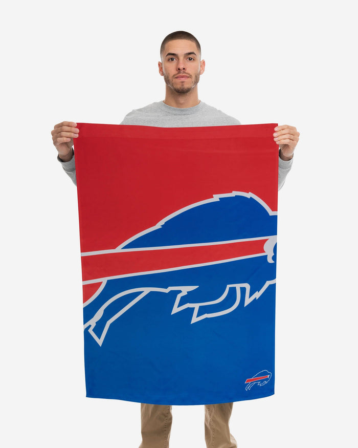 Buffalo Bills Vertical Flag FOCO - FOCO.com