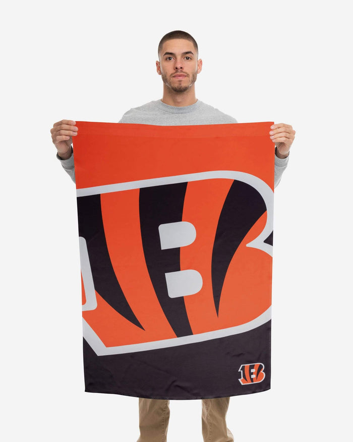 Cincinnati Bengals Vertical Flag FOCO - FOCO.com